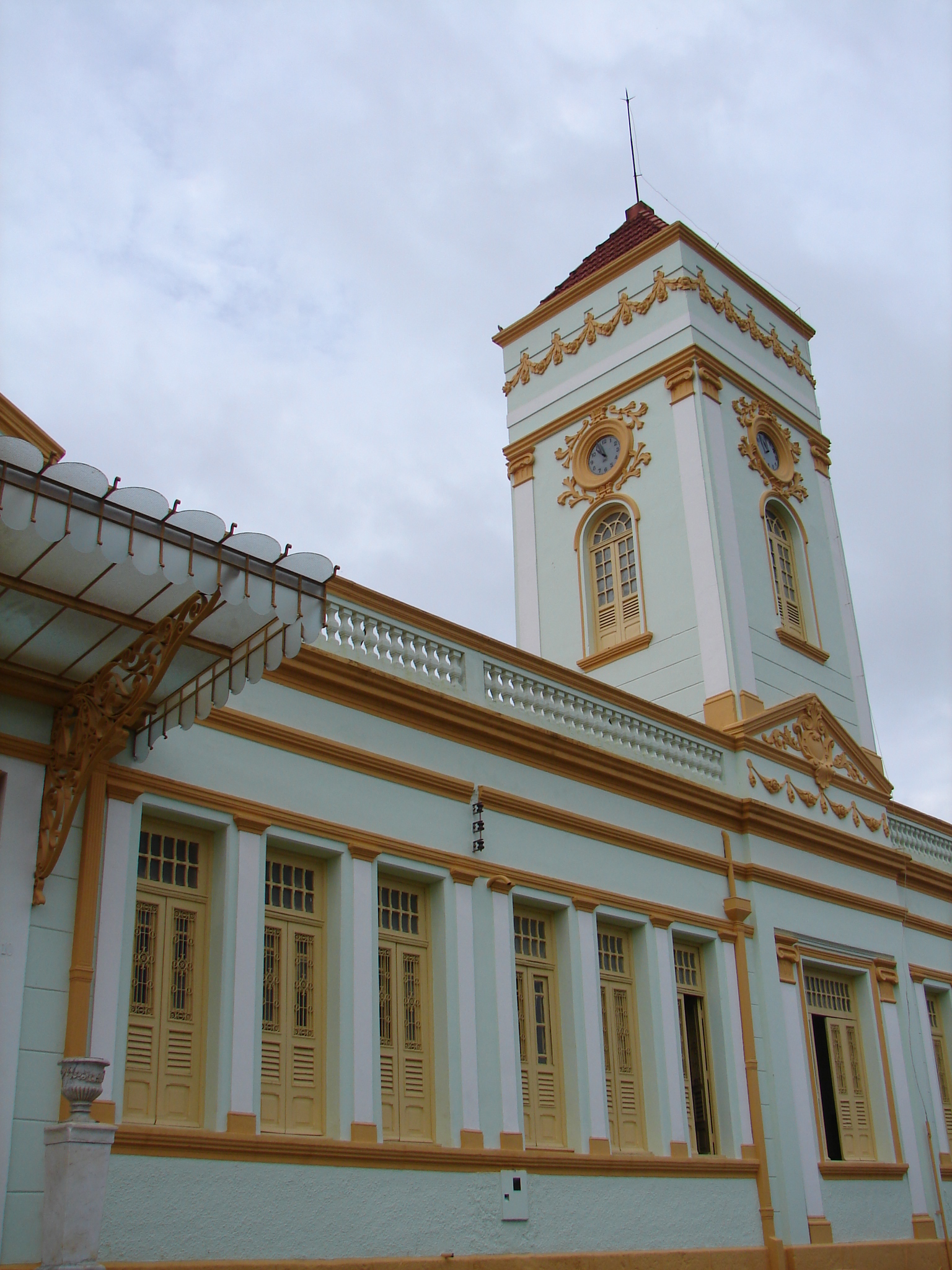 Araxá – Centro de tecelagem, antiga estação ferroviária da cidade