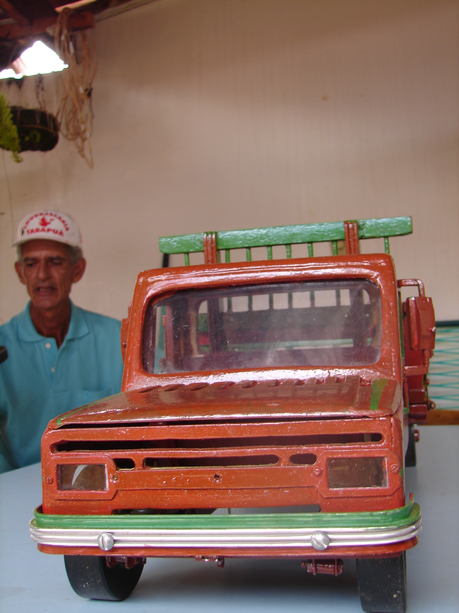 Carrinho de madeira