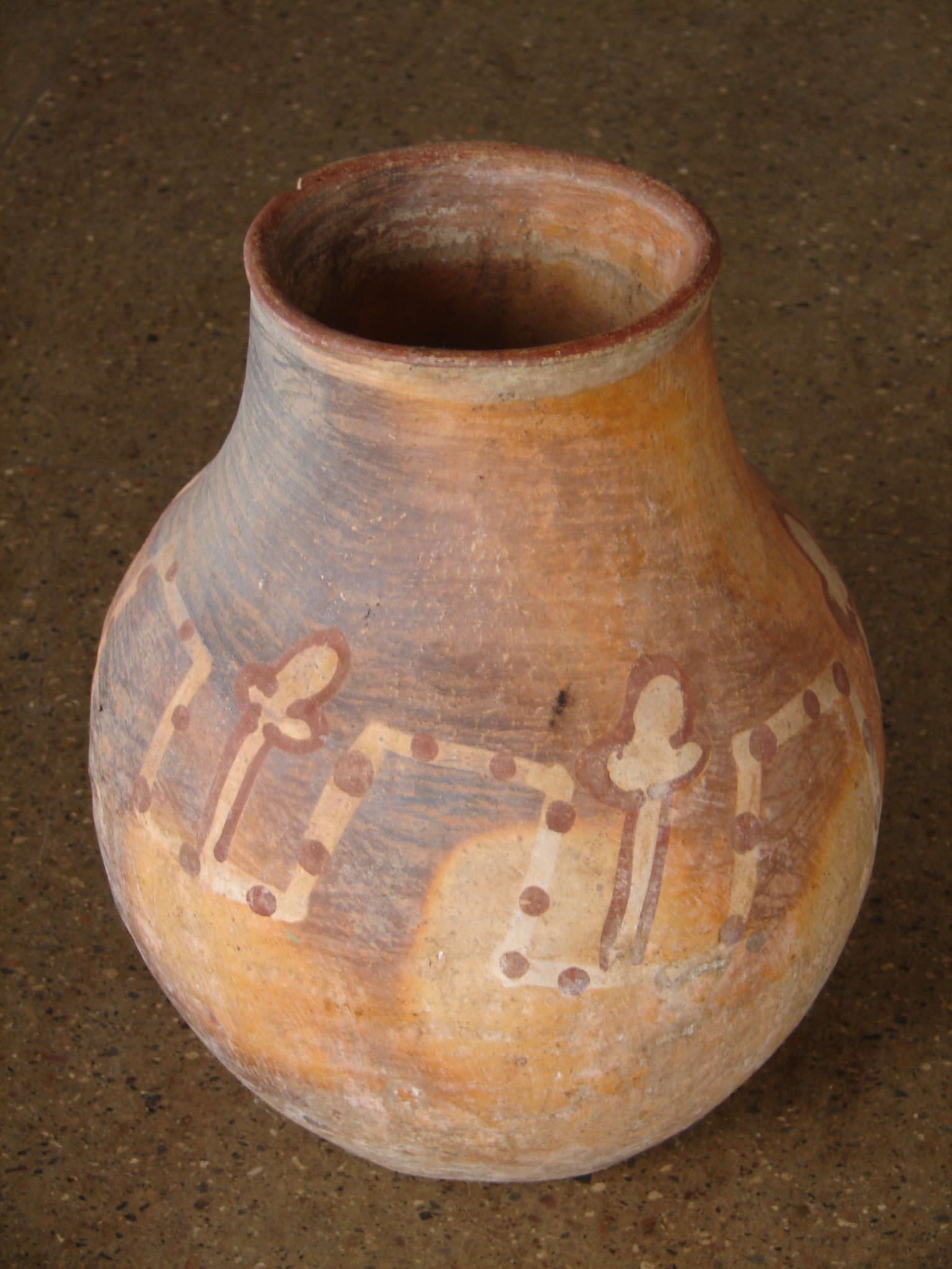 Patos de Minas (MG) – Associação de artesanato – Vaso de barro