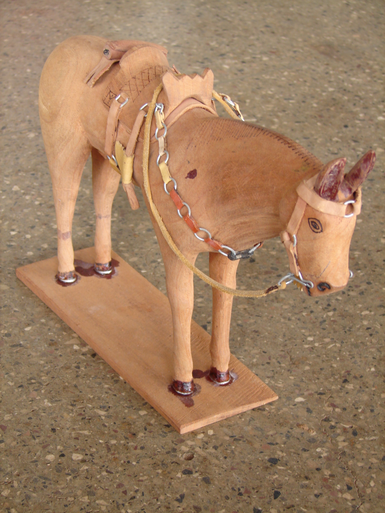 Patos de Minas (MG) – Associação de artesanato – Cavalo em madeira