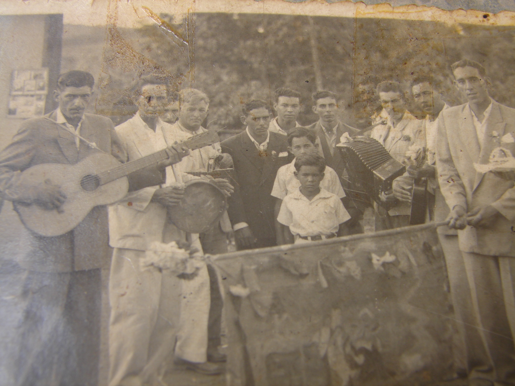 Araxá – Fotografia antiga de um grupo de Folia de Reis