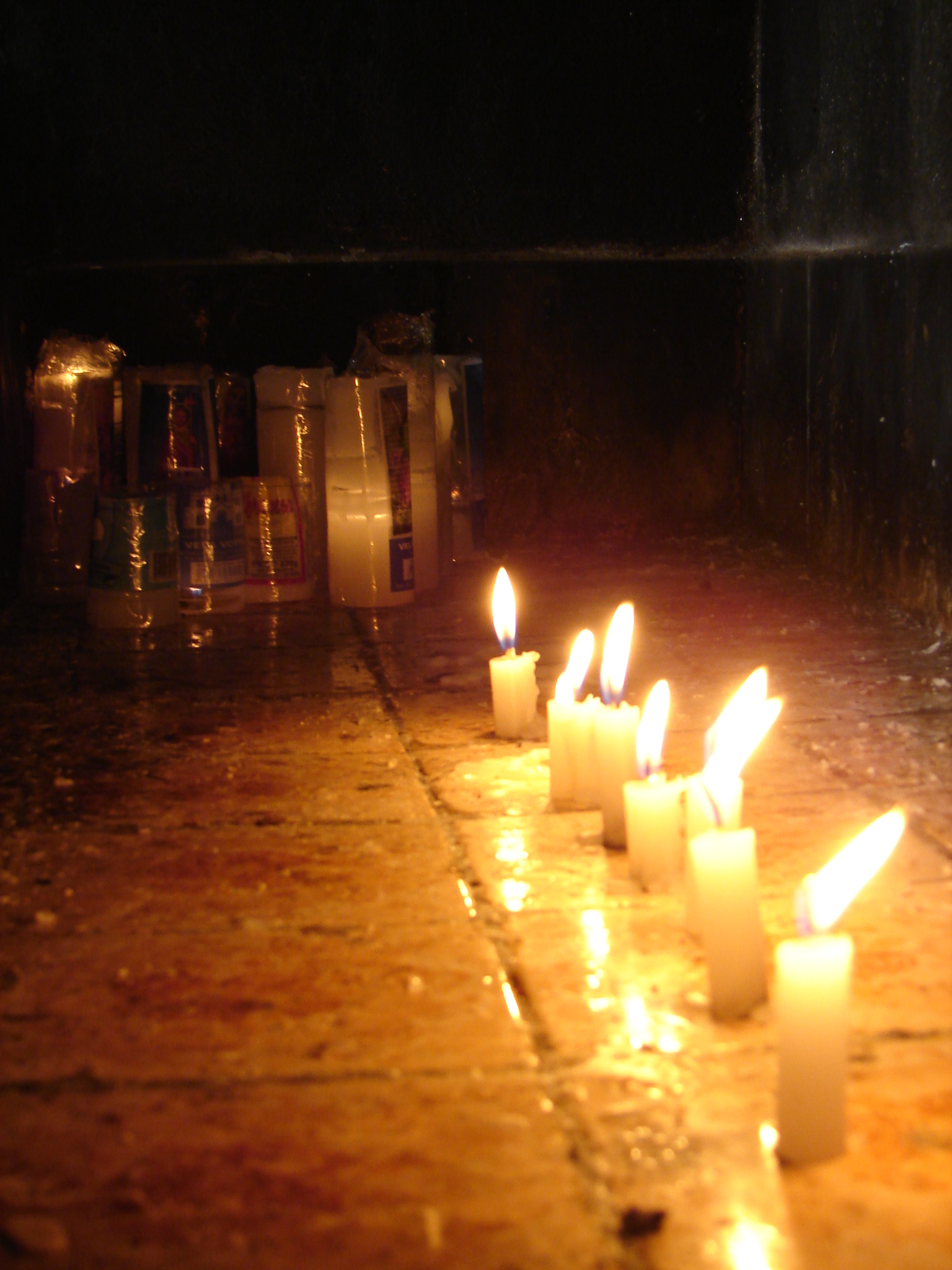 Araxá – Velas na Sala dos Milagres – Capela Mártir Filomena