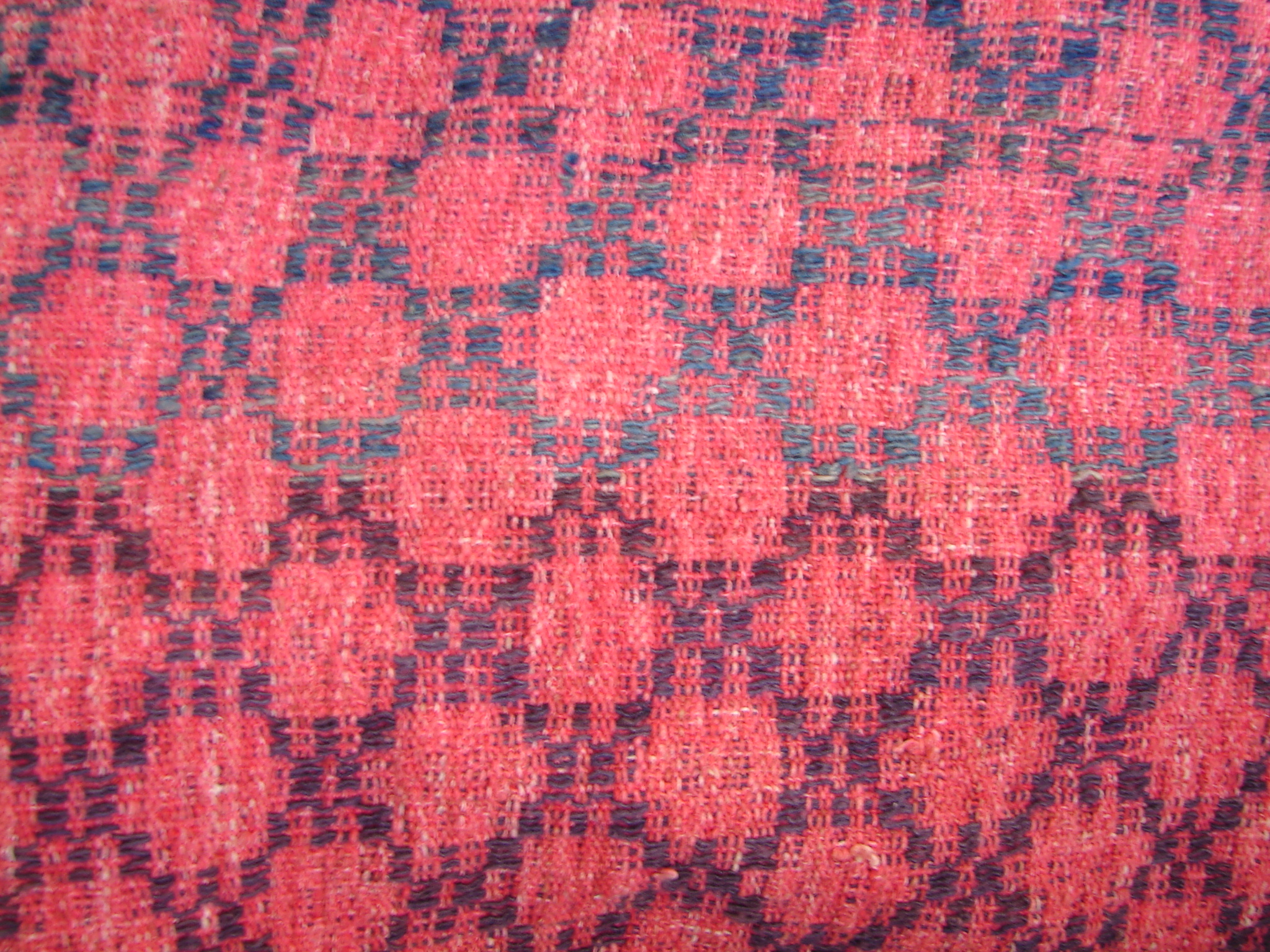 Tecido vermelho.